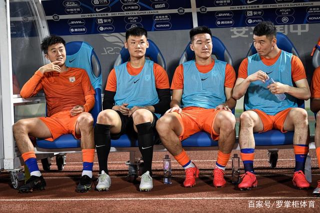 AC米兰主场失利，年轻新星的进球难以挽救颓势